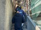Operazione della polizia locale per recuperare un alloggio occupato abusivamente (Foto)
