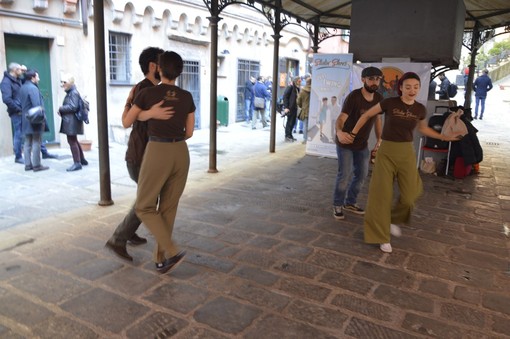 Ballo nei vicoli con l'iniziativa &quot;Danza nel borgo di Pré&quot;