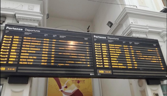 Il maltempo manda in tilt le ferrovie: disagi lungo la tratta Genova-Ventimiglia Il maltempo manda in tilt le ferrovie: disagi lungo la tratta Genova-Ventimiglia