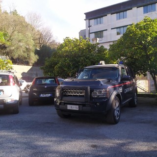 I blindati dei carabinieri presenti oggi nella struttura I blindati dei carabinieri presenti oggi nella struttura