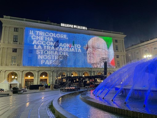 Morte Napolitano, l'omaggio sul maxischermo della Regione (FOTO)