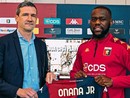 Onana col ds Ottolini (foto Genoa CFC)