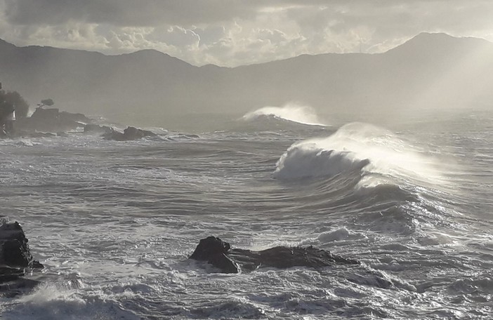 Maltempo in Liguria, il levante attende la ‘mareggiata storica’ (Video)
