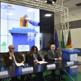Al via il progetto “Oli-ndo" per il recupreo dell'olio da cucina nelle scuole genovesi (VIDEO) Al via il progetto “Oli-ndo" per il recupreo dell'olio da cucina nelle scuole genovesi (VIDEO)