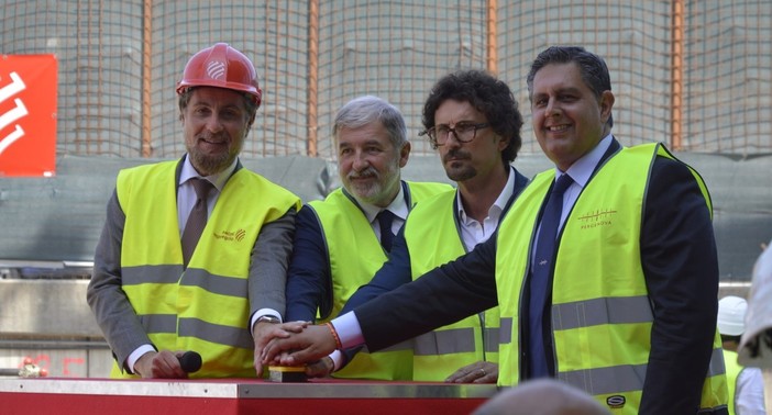 Nuovo ponte sul Polcevera: ecco la prima colata di cemento. Toninelli: "Inaugurazione nel 2020"