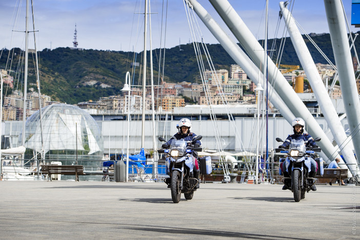 Nasconde un pugnale sotto la sella dello scooter: denunciato un 21enne