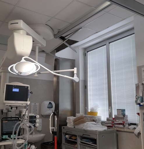 San Martino, crolla porzione di controsoffitto nel punto di rianimo del pronto soccorso