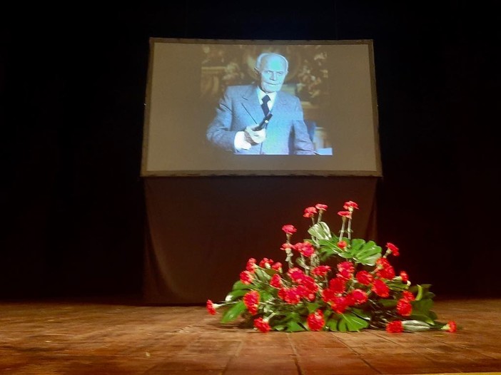 Pertini e i giovani, Savona e il teatro Chiabrera rendono omaggio al Presidente più amato a 30 anni dalla morte (FOTO e VIDEO)