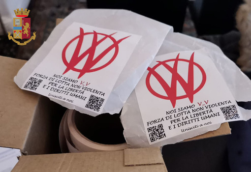 Follia no vax, la Polizia Postale sgomina un vero e proprio centro di reclutamento, si indaga su minacce a Toti e Bassetti (FOTO e VIDEO) Follia no vax, la Polizia Postale sgomina un vero e proprio centro di reclutamento, si indaga su minacce a Toti e Bassetti (FOTO e VIDEO)