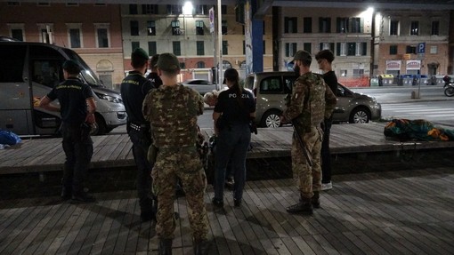 Centro storico nel mirino della Polizia: arrestato un giovane, due denunciati e sanzioni per duemila euro Centro storico nel mirino della Polizia: arrestato un giovane, due denunciati e sanzioni per duemila euro