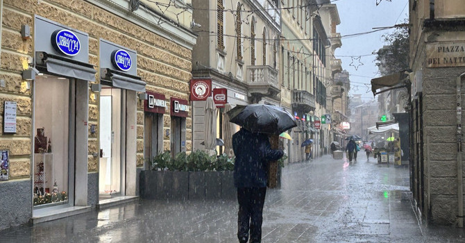 Allerta arancione domenica dalle 8, chiusi parchi, cimiteri e sottopassi pedonali Allerta arancione domenica dalle 8, chiusi parchi, cimiteri e sottopassi pedonali