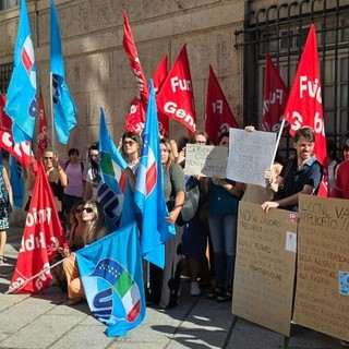 Lavoratori del Gaslini in presidio davanti alla prefettura di Genova