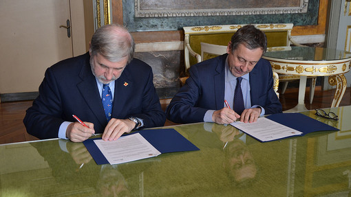 Progetti per lo sviluppo sociale, educativo e culturale: siglata l'intesa fra Comune di Genova e Compagnia di San Paolo Progetti per lo sviluppo sociale, educativo e culturale: siglata l'intesa fra Comune di Genova e Compagnia di San Paolo