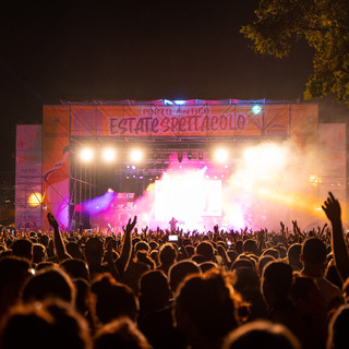 La musica che ci gira intorno - Altraonda, il festival musicale che porta grandi nomi all’Arena del Mare
