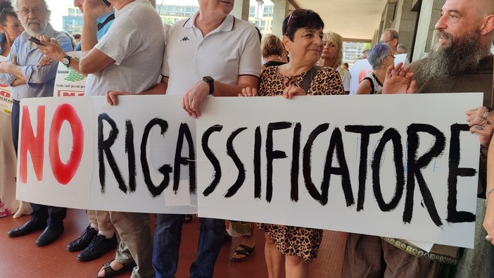 "No al rigassificatore né a Savona né altrove". L'appuntamento dei contrari lunedì 25 settembre a Genova