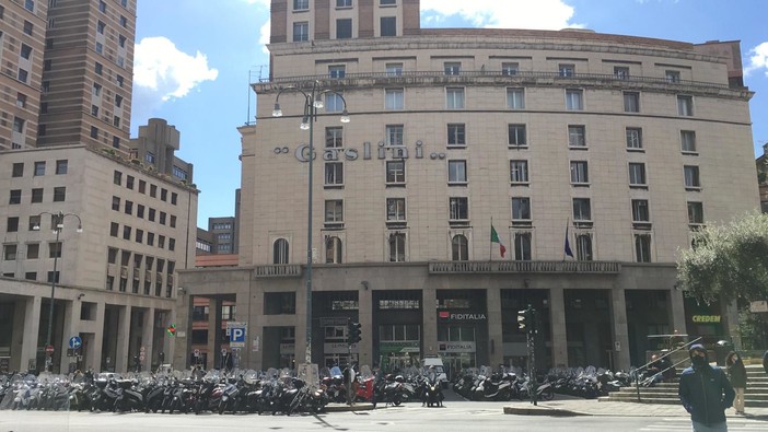 Autorimessa interrata in piazza Dante, ricorso al Tar della fondazione Gaslini: "Rischi per sicurezza del grattacielo"