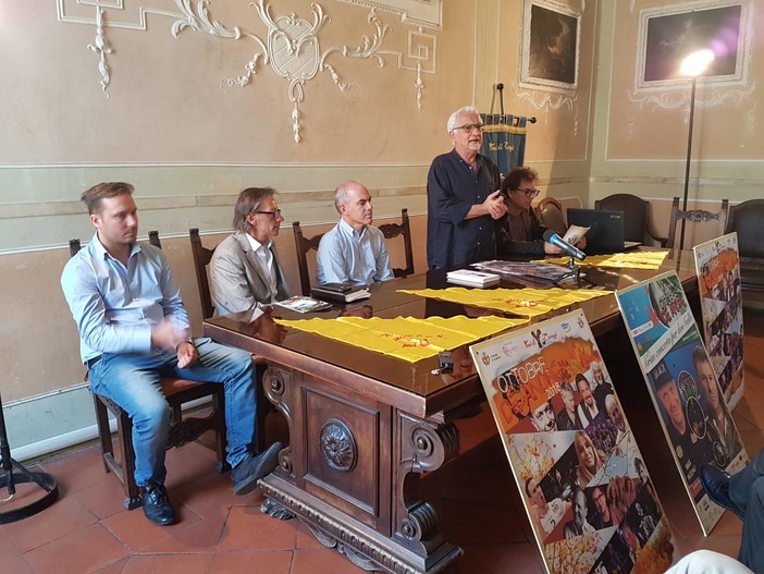 Albenga, la rassegna "Ottobre De André" si presenta: teatro, musica e solidarietà con Genova nel cuore