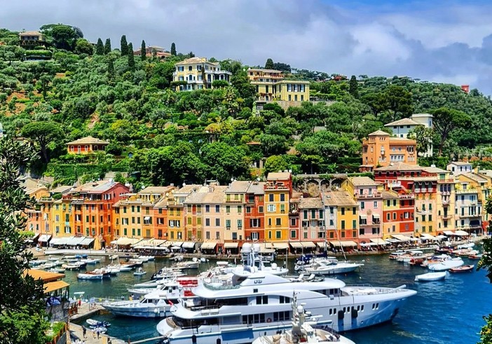 Liguria presa d'assalto dai turisti. Il sindaco di Portofino: "Territorio bellissimo e fragile" Liguria presa d'assalto dai turisti. Il sindaco di Portofino: "Territorio bellissimo e fragile"