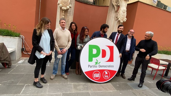 Presentato il logo del Partito Democratico ma non c'è il nome di Dello Strologo: “Al centro il progetto, non la persona” (Video) Presentato il logo del Partito Democratico ma non c'è il nome di Dello Strologo: “Al centro il progetto, non la persona” (Video)