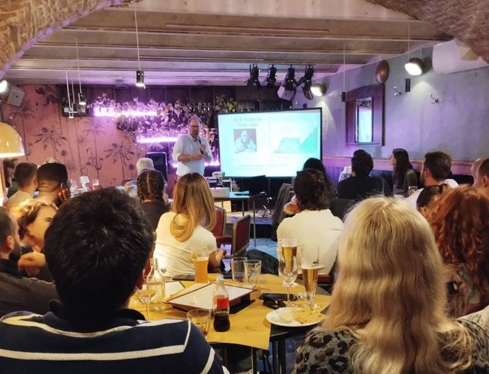 La scienza scende al pub: a Genova torna “Pint of Science 2026”