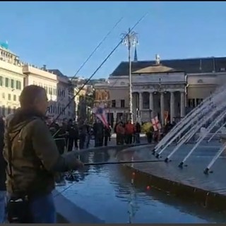 I pescatori il 23 ottobre scorso avevano inscenato una 'pesca' di protesta in piazza De Ferrari