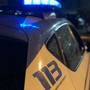 Distrae una passante chiedendo informazioni e le ruba lo zaino: 35enne incastrato dalle telecamere e arrestato