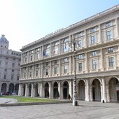 80 anni di Sampdoria, il maxi ledwall di piazza De Ferrari si illumina a festa