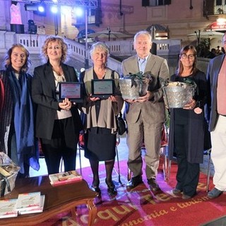 Acqui Terme: consegnato a Natalia Cattelani il premio “Libro più Gustoso dell’anno” per il libro “I dolci di casa” Acqui Terme: consegnato a Natalia Cattelani il premio “Libro più Gustoso dell’anno” per il libro “I dolci di casa”