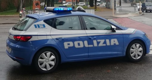 Spintona un vigilante che lo aveva sorpreso a rubare: denunciato per tentata rapina impropria Spintona un vigilante che lo aveva sorpreso a rubare: denunciato per tentata rapina impropria