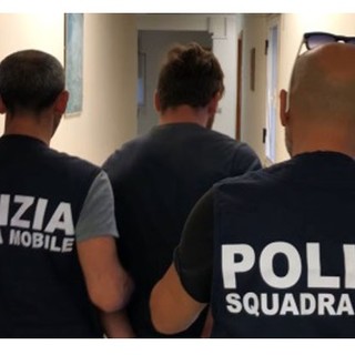 Spaccata in un ristorante di piazza della Vittoria, rubati 4.200 euro e 80 tablet: arrestati due uomini Spaccata in un ristorante di piazza della Vittoria, rubati 4.200 euro e 80 tablet: arrestati due uomini