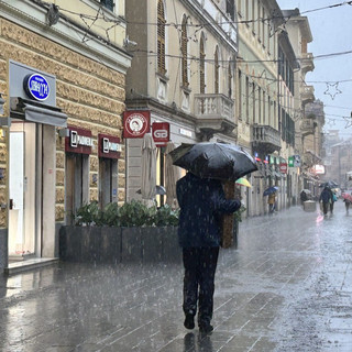 Allerta arancione domenica dalle 8, chiusi parchi, cimiteri e sottopassi pedonali