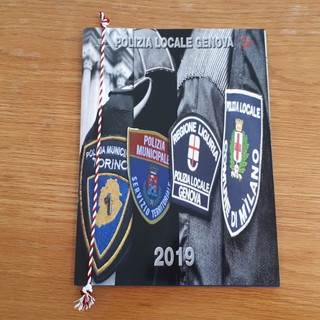 Presentato il calendario 2019 della polizia municipale: il ricavato verrà devoluto al Gaslini