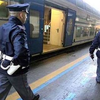 Grave episodio a Genova Brignole: rifiuta d'indossare la mascherina e aggredisce il capotreno con un coltello