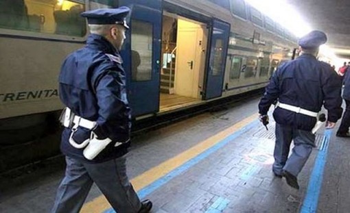 Minorenne prova a rubare un cellulare in treno, arrestato dalla polizia