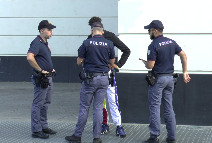 La Polizia di Stato setaccia il Ponente e la Valpolcevera: 120 persone identificate e droga fiutata dai cani antidroga La Polizia di Stato setaccia il Ponente e la Valpolcevera: 120 persone identificate e droga fiutata dai cani antidroga