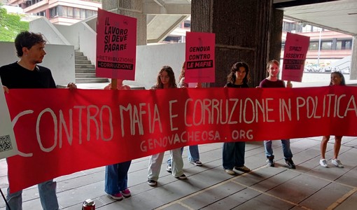 Caso Toti, continua a crescere la richiesta di dimissioni: raccolte ventimila firme da “Genova che osa”