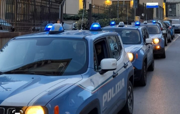 Controlli straordinari della Polizia a San Fruttuoso: 40 persone identificate Controlli straordinari della Polizia a San Fruttuoso: 40 persone identificate