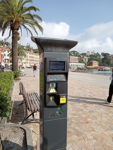 Santa Margherita, nuovi parcometri alimentati a energia solare Santa Margherita, nuovi parcometri alimentati a energia solare