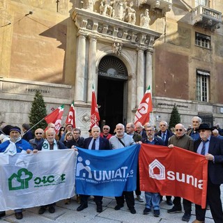 Case popolari, a Genova mancano 13 milioni: esplode la protesta sotto la Prefettura