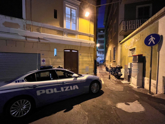 Sanremo: ritrovato sospetto pacco bomba in centro, indagini della Polizia in corso Sanremo: ritrovato sospetto pacco bomba in centro, indagini della Polizia in corso