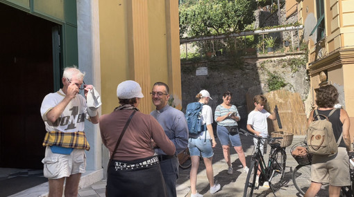 Bonassola si stringe intorno a don Mignani, parrocchiani pronti alla mobilitazione: &quot;E' un prete da promuovere&quot; (Video)