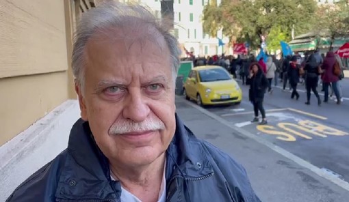 Galliera, il primario del pronto soccorso con i lavoratori: "Da mesi in carenza di personale" (Video)