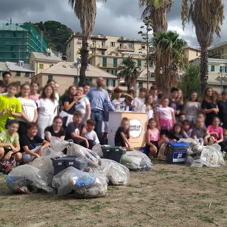 Fascia di rispetto con oltre 400 bimbi dell'IC Pra': mobilità sostenibile ed educazione civica con polizia locale, Asl3 e Amiu" Fascia di rispetto con oltre 400 bimbi dell'IC Pra': mobilità sostenibile ed educazione civica con polizia locale, Asl3 e Amiu"