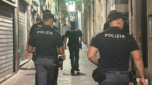 Centro Storico, pretendono il cellulare riparato senza pagare e minacciano il negoziante: due denunciati in via San Luca Centro Storico, pretendono il cellulare riparato senza pagare e minacciano il negoziante: due denunciati in via San Luca