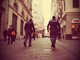 I controlli della polizia nel centro storico di Genova portano alla denuncia di un 30enne per rapina