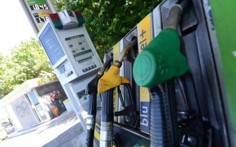 Carburanti, scatta il taglio delle accise: -25 centesimi al litro da oggi, decreto da oltre 500 milioni