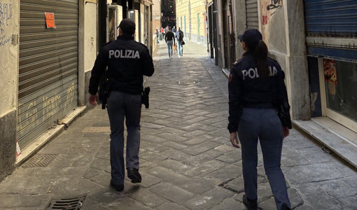 Maxi controllo della Polizia nel centro storico: identificati oltre 80 cittadini, sequestrata droga e due denunce