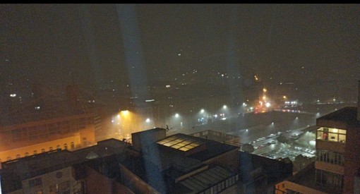 Allerta rossa, poco prima delle 20 è iniziato a piovere su Genova. Alle 22 punto stampa in Regione