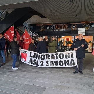 La protesta dei sindacati irrompe in consiglio regionale: tensione e grida durante il voto sulla riforma sanitaria