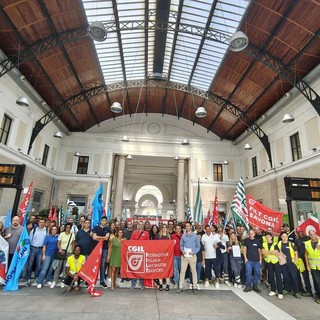 Appalti ferroviari, stipendi congelati per 100 lavoratori in Liguria: "RFI non paga il Consorzio" Appalti ferroviari, stipendi congelati per 100 lavoratori in Liguria: "RFI non paga il Consorzio"
